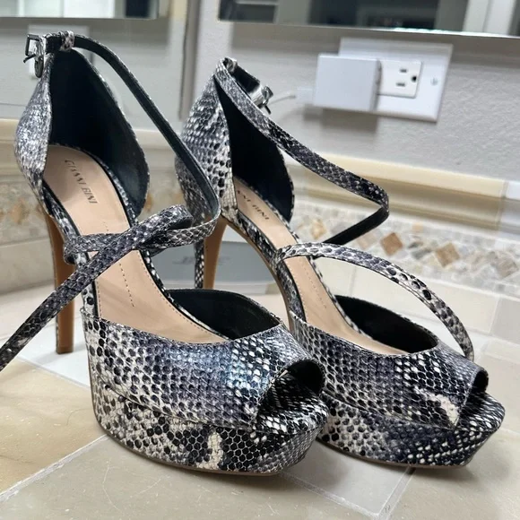 Gianni Bini platform heels - Picture 1 of 4